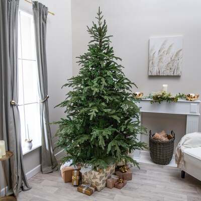 Highclere Artificial Wide PE/PVC Green Spruce Christmas Tree 5FT, 6FT, 7FT, 9FT, 9ft (2.7m)